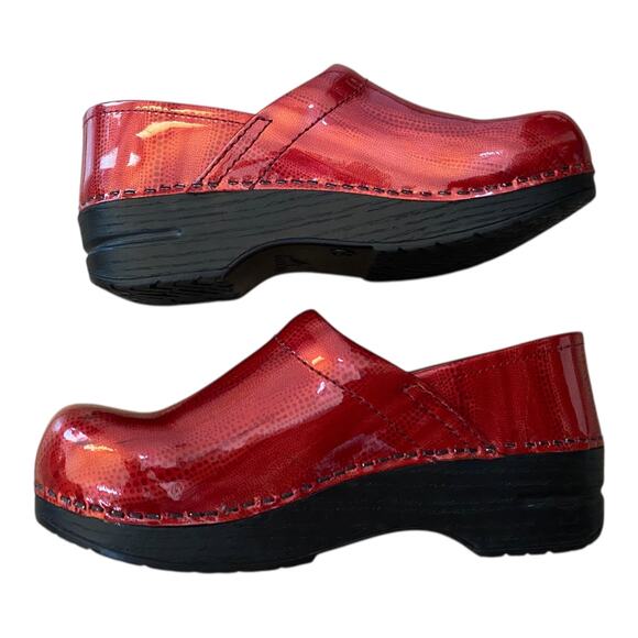 DANSKO Professional Red Patent Snake Clogs EU 34 US 4.5/5 Nursing Work Shoes - Picture 2 of 16